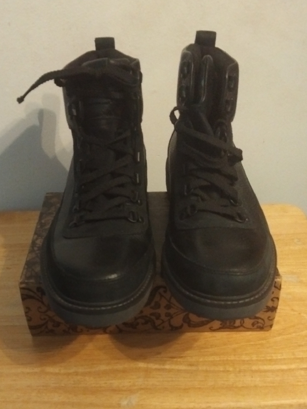 Like New Men's Black Cole Haan Lace-Up Leather Boots Size 10